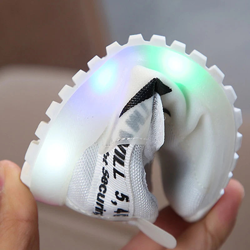 Tênis infantil 2024 primavera e outono tênis infantis LED meninos sapatos brilhantes crianças bebês meninas sapatos para crianças pequenas com luz luminosa